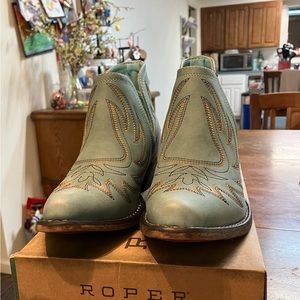 NWOT Roper Ankle Boots